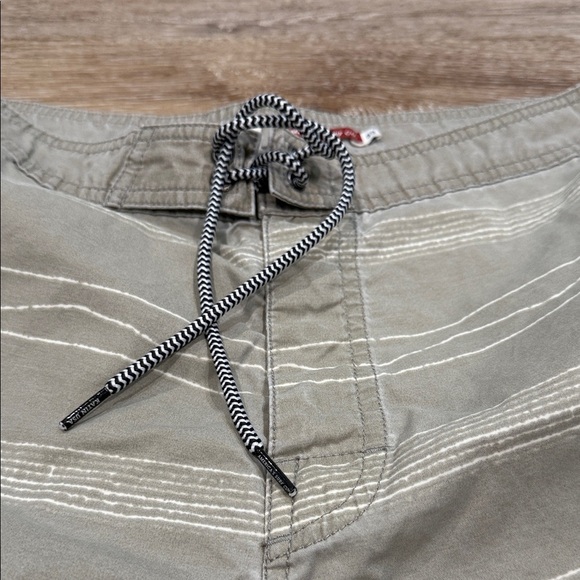 KATIN América’s Surf Co. Size 33 Waterfall Drawstring Botton Green Board Shorts - Picture 10 of 10